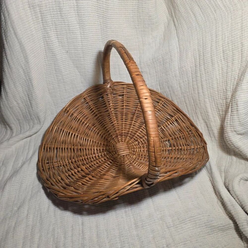 Vintage Wicker Gathering Basket Large Oval Farmhouse Market Basket Handle